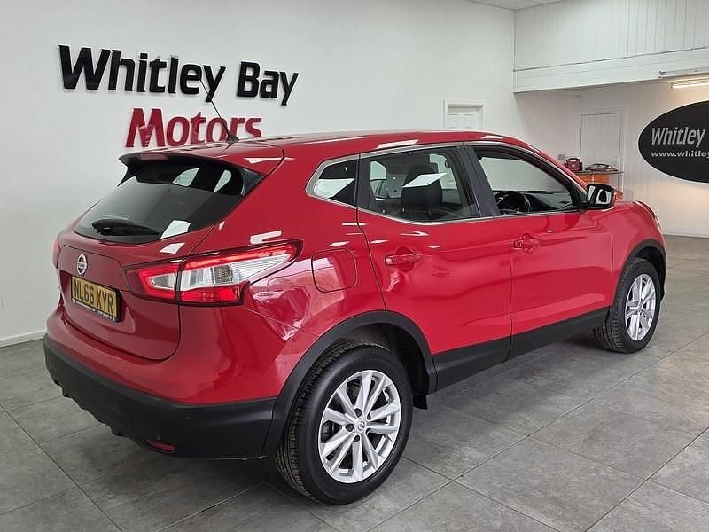 Used Nissan Qashqai Acenta 2016 Red SUV