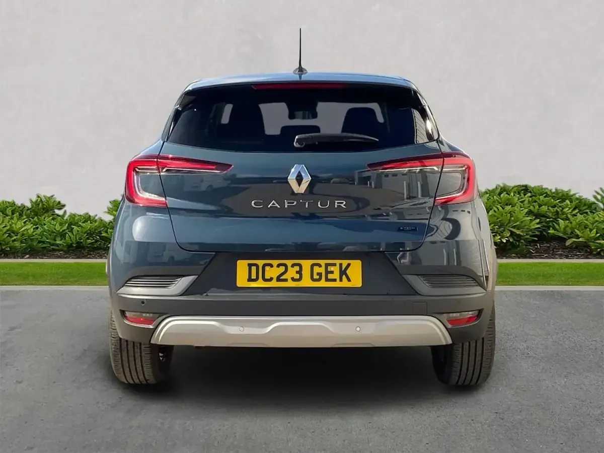 Begagnad Renault Captur Evolution 145 HK (106 kW) 2023 Blå SUV