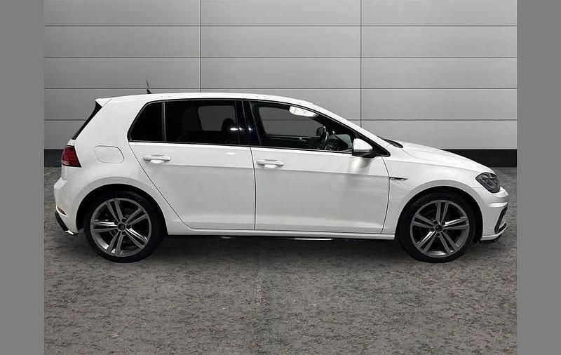Second-hand VW Golf VIII R-line Edition 147 CP (108 kW) 2020 Alb Hatchback