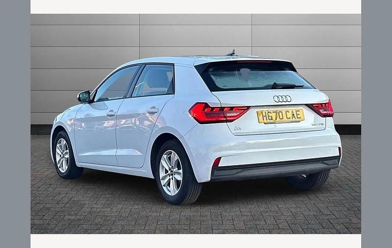 Used Audi A1 Design 95 HP (69 kW) 2021 White SUV