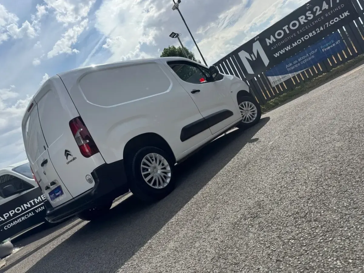 Used Citroën Berlingo 75 HP (55 kW) 2019 White MPV