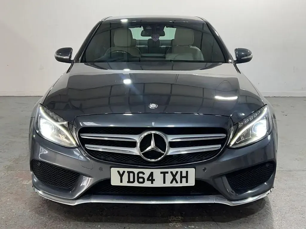 Usado Mercedes C250 AMG line 204 HP (150 kW) 2014 Cinzento Sedan