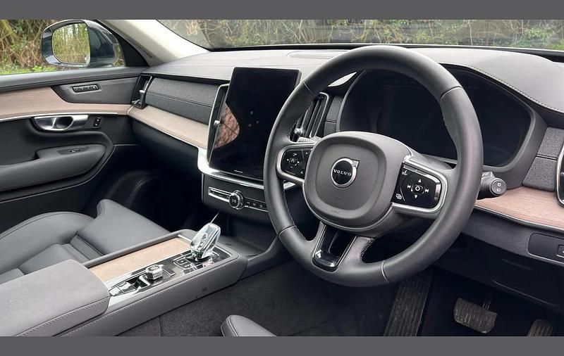 Used Volvo XC90 Plus 250 HP (183 kW) 2025 Silver SUV