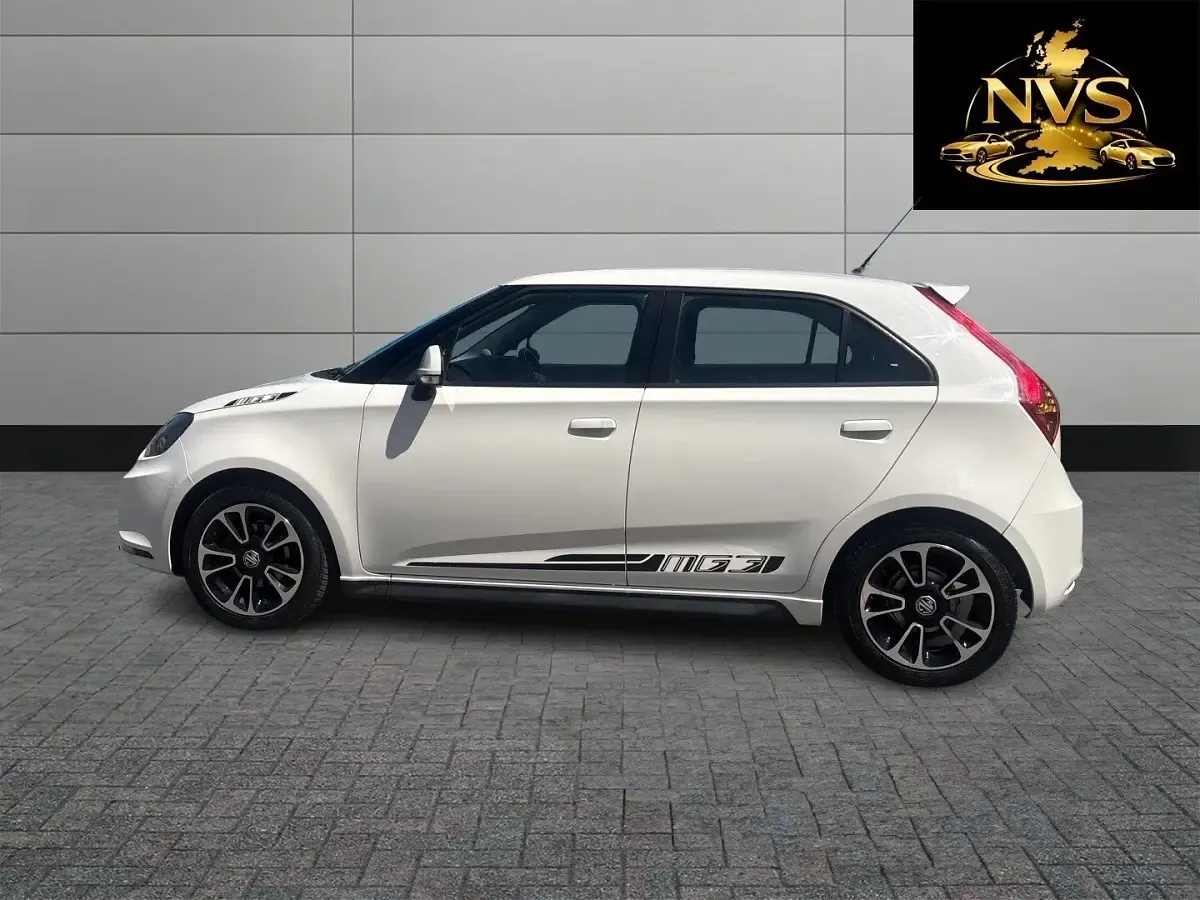 Used MG MG3 106 HP (77 kW) 2015 White Hatchback