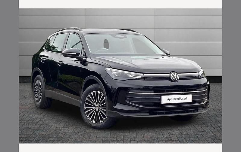 New VW Tiguan Life 150 HP (110 kW) 2025 Black SUV
