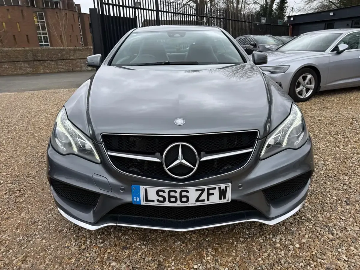 Begagnad Mercedes E220 AMG line 177 HK (130 kW) 2016 Grå Sportkupé