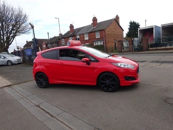 Red Used 2013 Ford Fiesta Zetec Hatchback | £4,995 (A bit pricey) - Image 1/1