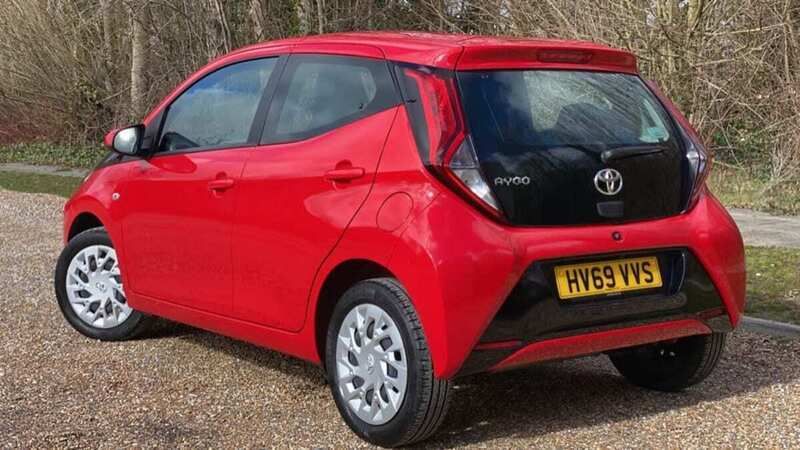 Used Toyota Aygo X-play 72 HP (52 kW) 2020 Red pop Hatchback