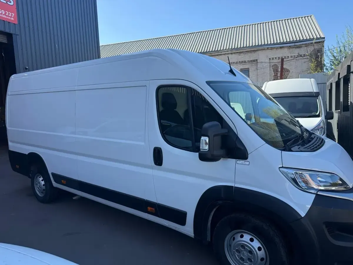 Used Citroën Relay 140 HP (102 kW) 2023 White Van