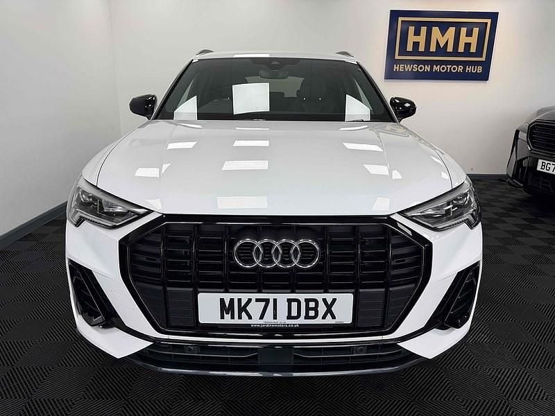 Begagnad Audi Q3 Black Edition 2021 Vit SUV