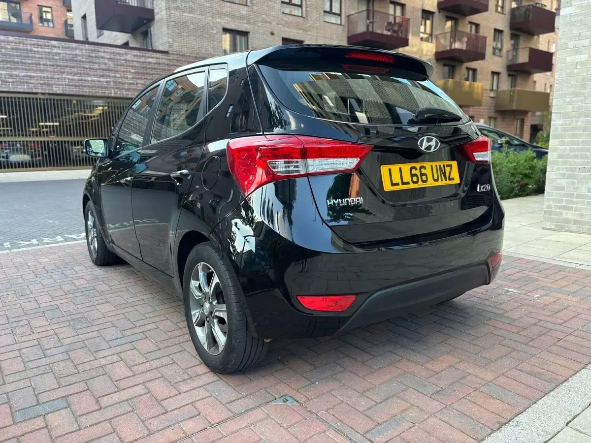 Used Hyundai ix20 SE 125 HP (91 kW) 2017 Black Hatchback