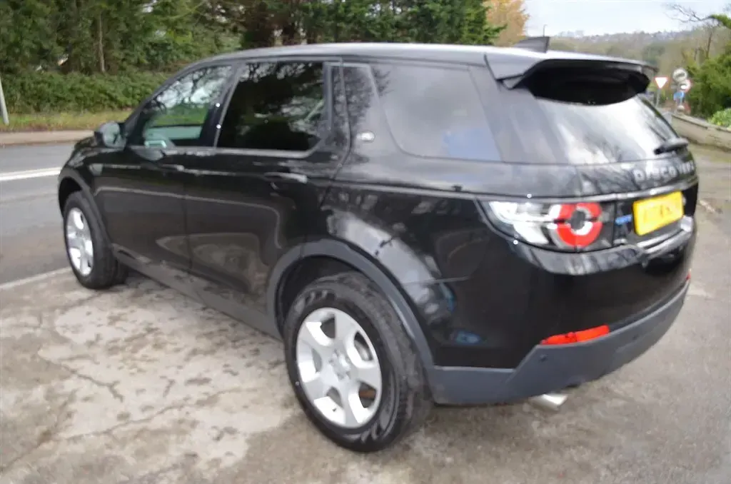 Used Land Rover Discovery Sport Pure 150 HP (110 kW) 2017 Black SUV