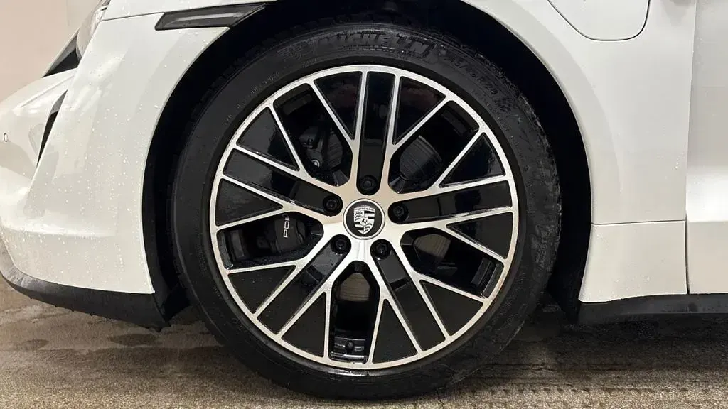 Used Porsche Taycan Performance Package 300 kW (408 HP) 2022 White Estate