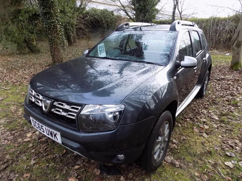 Used Dacia Duster Lauréate 2015 Grey Hatchback