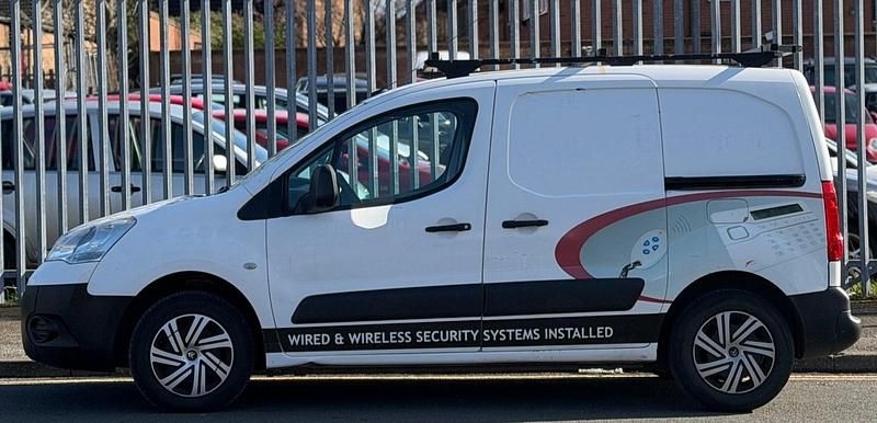 Used Citroën Berlingo 75 HP (55 kW) 2010 White MPV