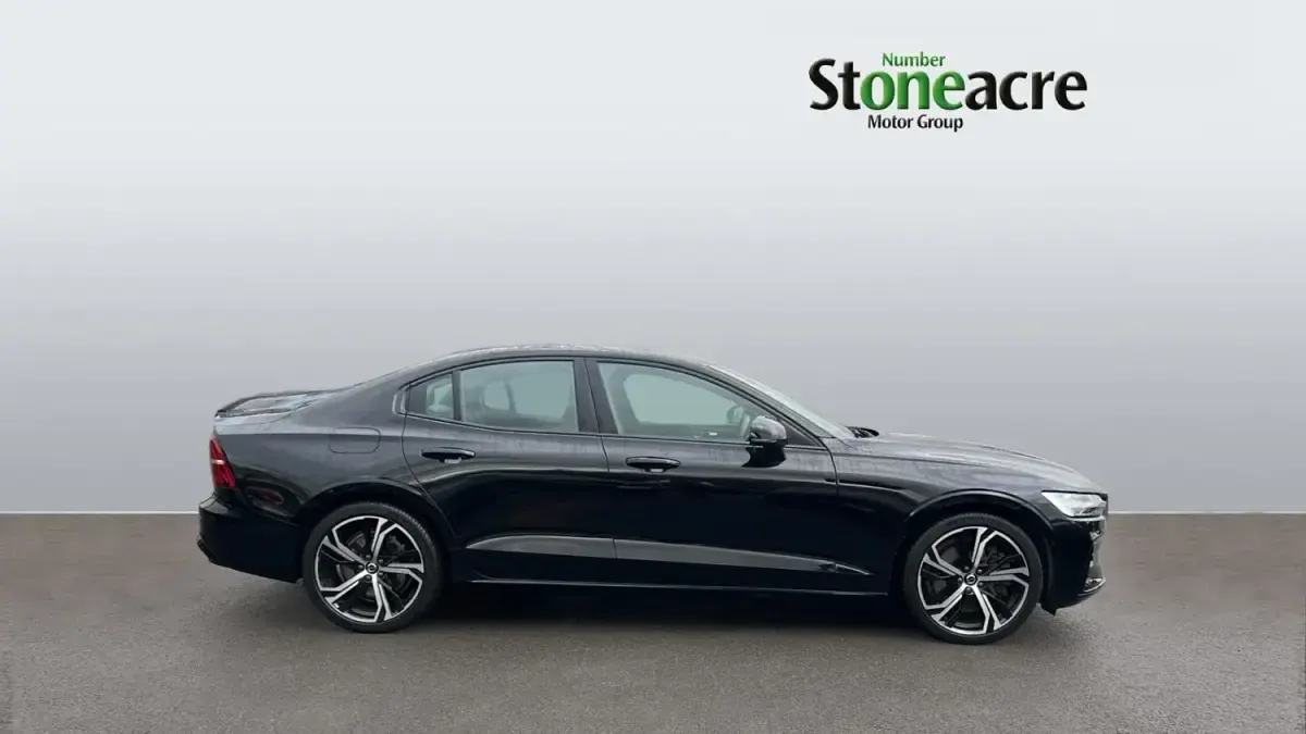 Usado Volvo S60 Plus 250 HP (183 kW) 2023 Preto Sedan