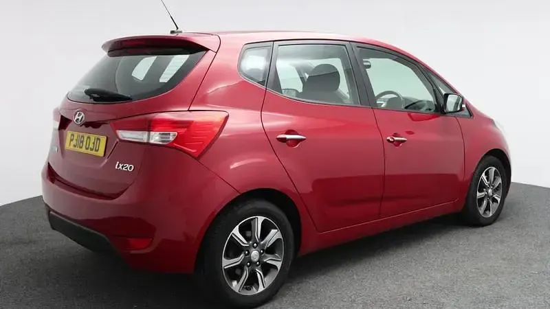 Used Hyundai i20 SE 2018 Red MPV