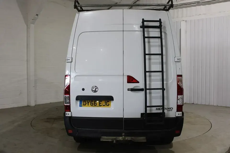 Begagnad Vauxhall Movano 125 HK (91 kW) 2016 Vit Minibuss