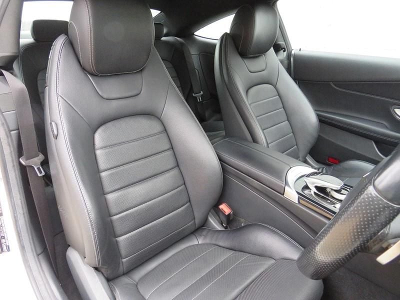 Begagnad Mercedes C220 AMG line 170 HK (125 kW) 2016 Vit Sportkupé