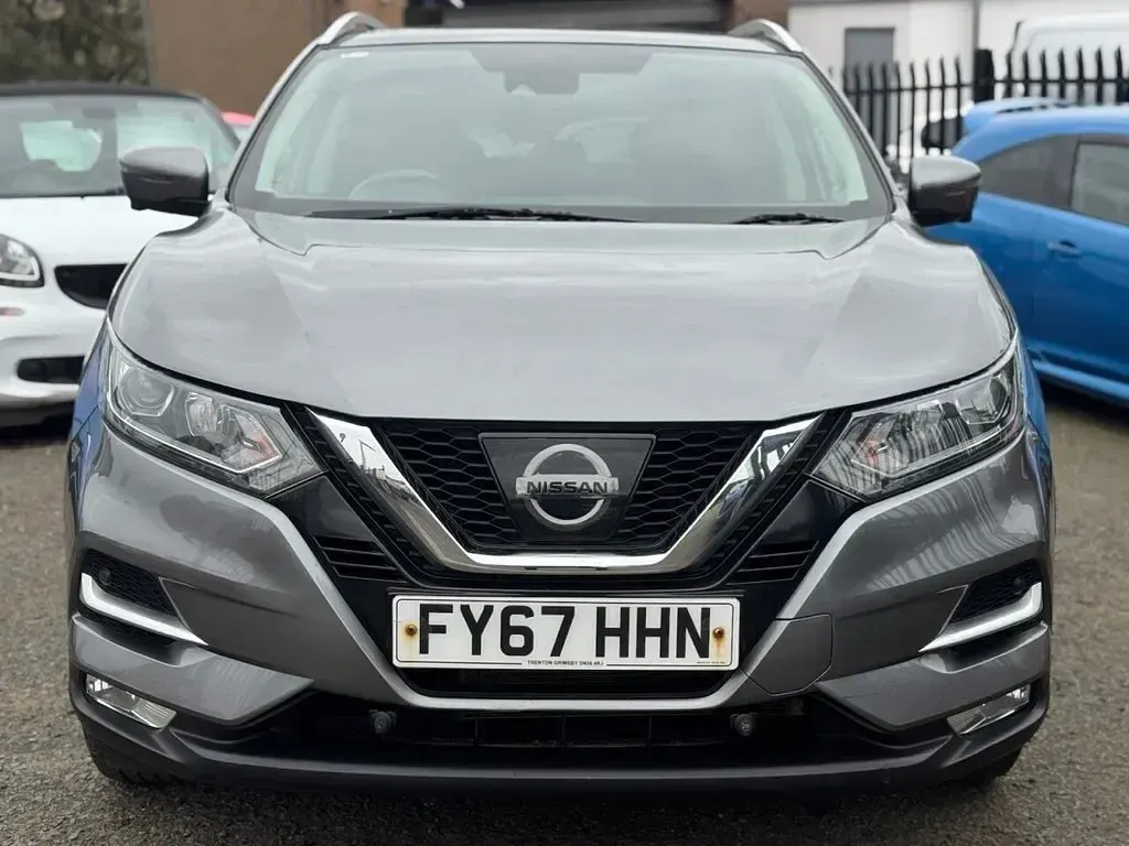 Used Nissan Qashqai N-Connecta 115 HP (84 kW) 2017 Grey SUV