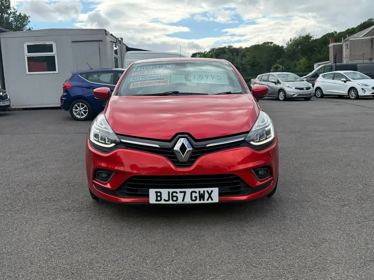 Used Renault Clio IV Dynamique 90 HP (66 kW) 2017 Red Hatchback