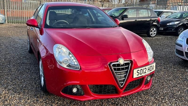 Red Used 2012 Alfa Romeo Giulietta Lusso Hatchback | £4,999 (Fair price) - Image 1/4