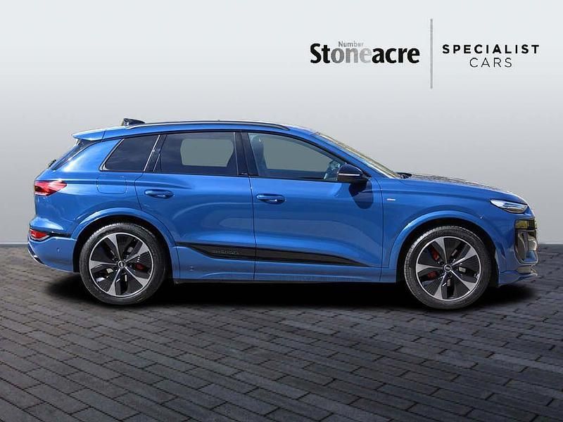 Używany Audi e-tron Performance 225 kW (306 KM) 2025 Niebieski SUV