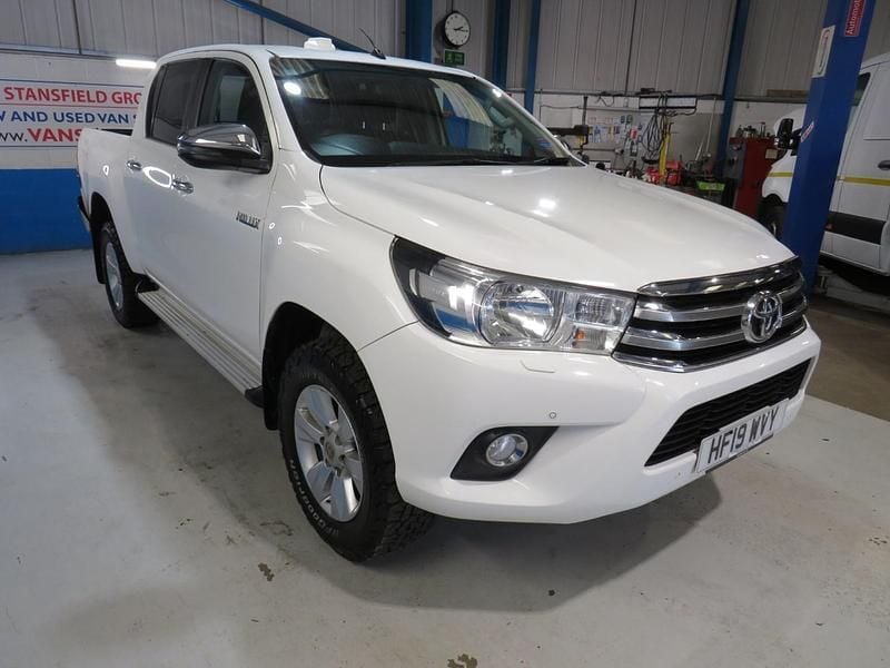 Used Toyota HiLux 147 HP (108 kW) 2019 White Pickup