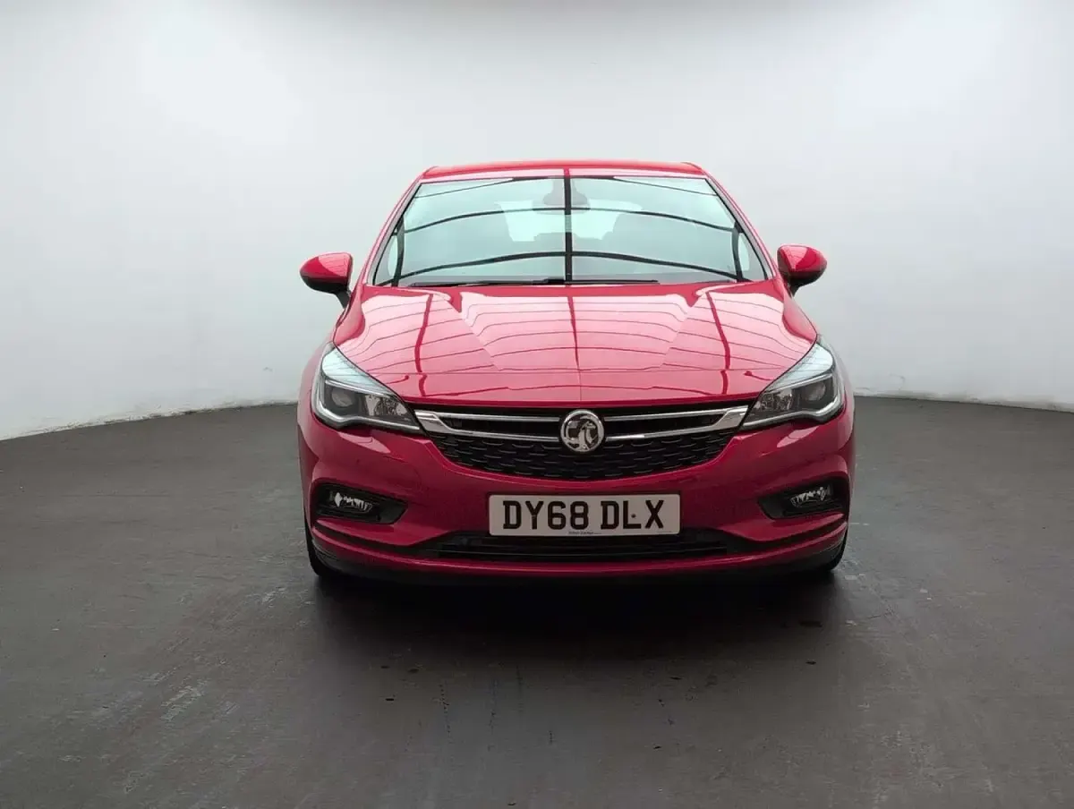 Used Vauxhall Astra Elite 200 HP (147 kW) 2018 Red Hatchback