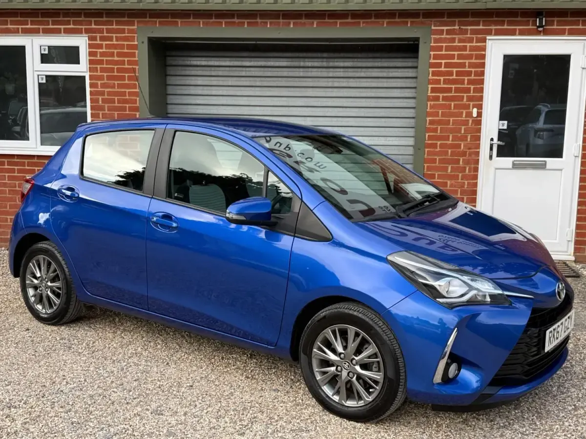 Usado Toyota Yaris 111 HP (81 kW) 2017 Azul Citadino