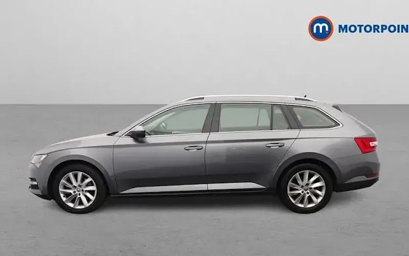 Usado Skoda Superb SE 150 HP (110 kW) 2022 Cinzento Carrinha