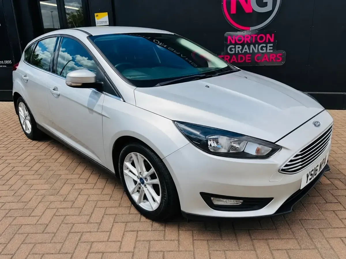 Used Ford Focus Zetec 120 HP (88 kW) 2016 Silver Hatchback