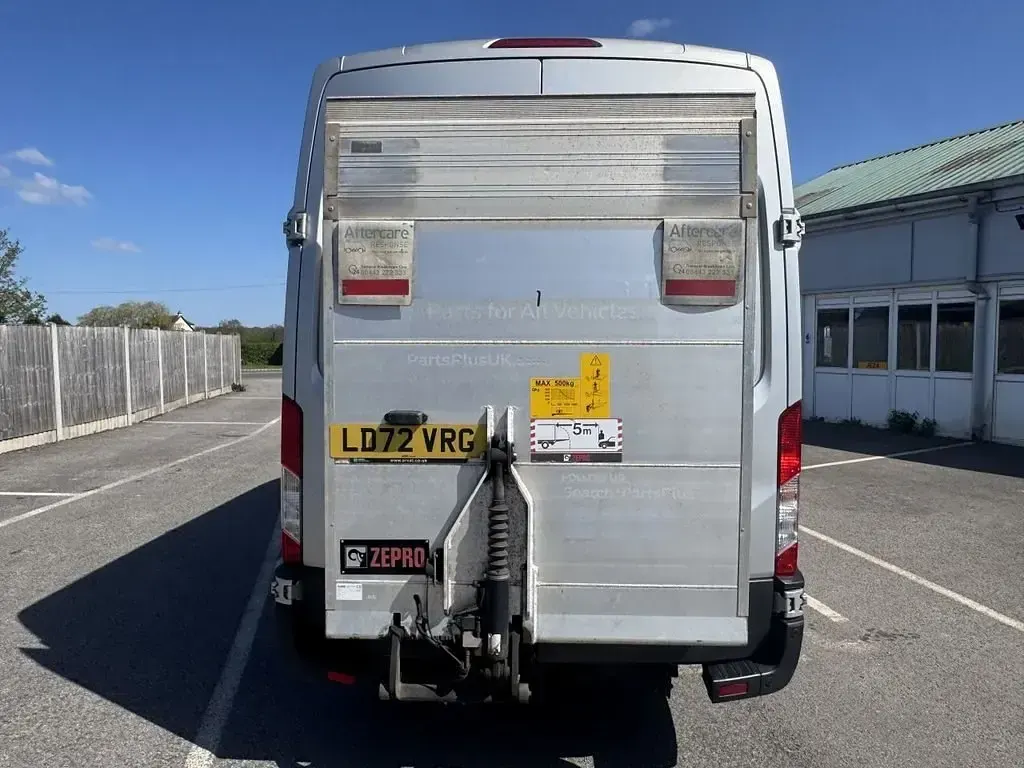 Usado Ford Transit Trend 130 HP (95 kW) 2022 Prateado Van
