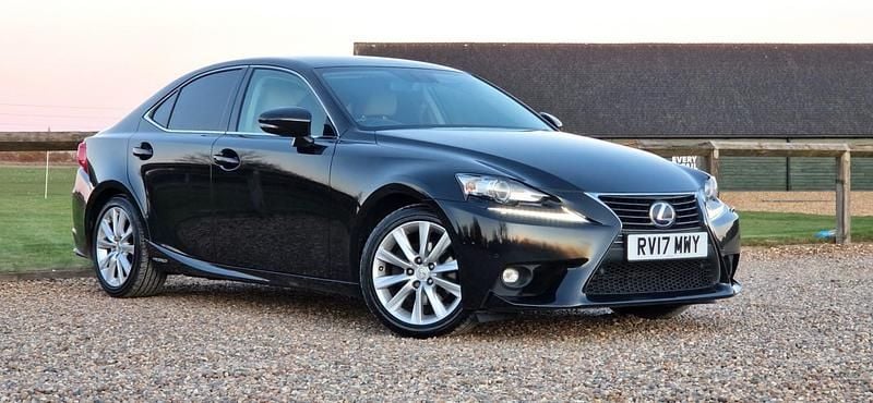 Used Lexus IS300h Luxury Line 223 HP (164 kW) 2017 Black Sedan