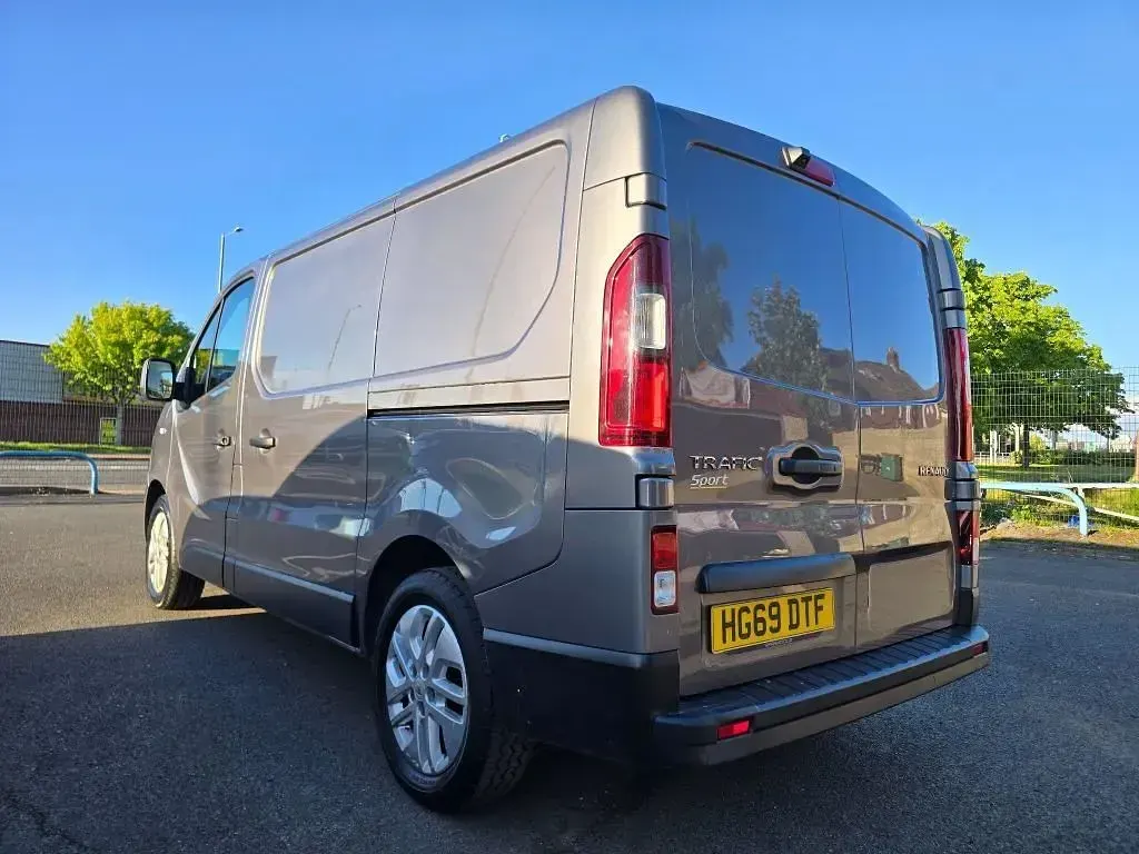 Używany Renault Trafic 2019 Szary Minivan