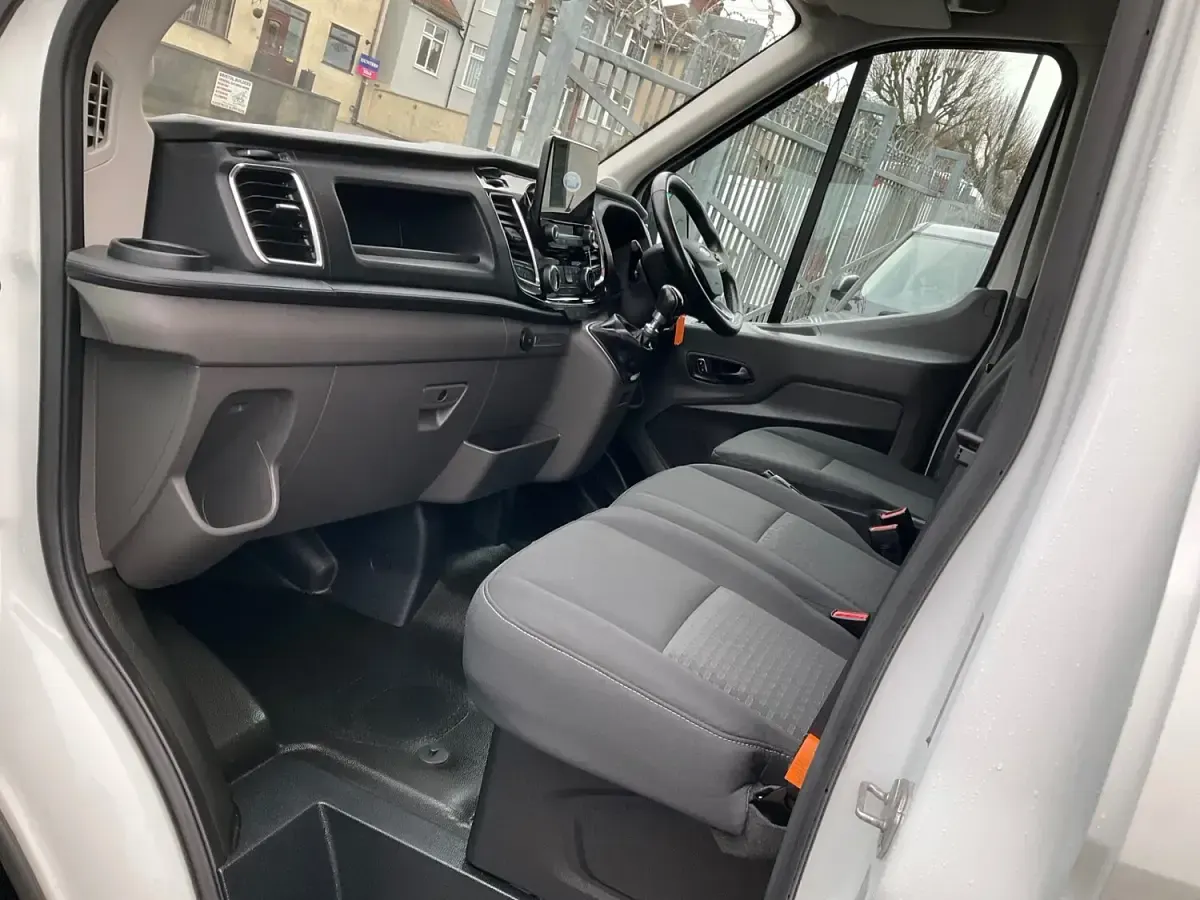 Used Ford Transit Limited 185 HP (136 kW) 2022 White Van