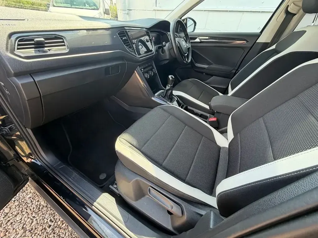 Begagnad VW T-Roc SEL 150 HK (110 kW) 2019 Svart SUV