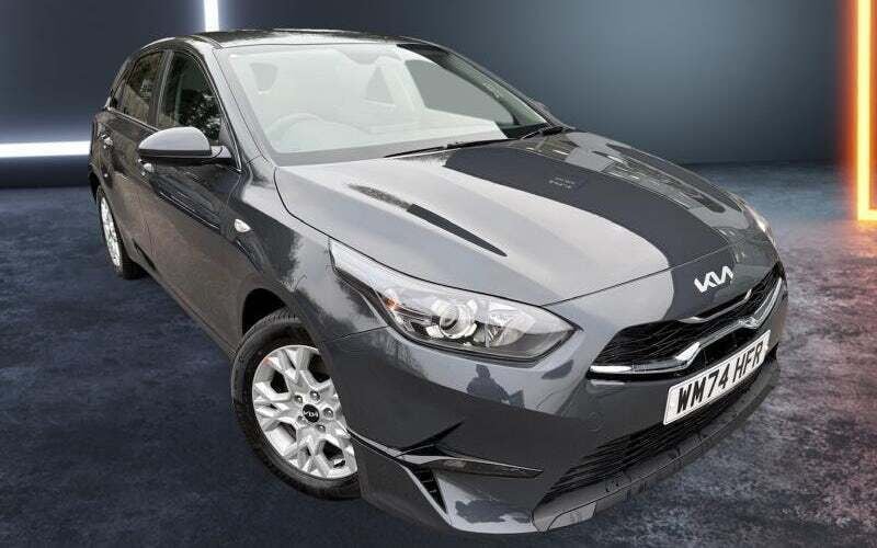 Grey Used 2025 Kia Ceed 2 Hatchback | £18,960 (Fair price) - Image 1/4