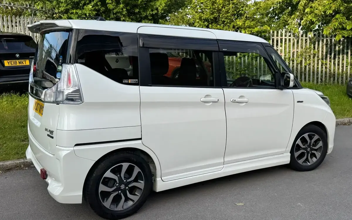 Used Suzuki Swift 2017 White Hatchback