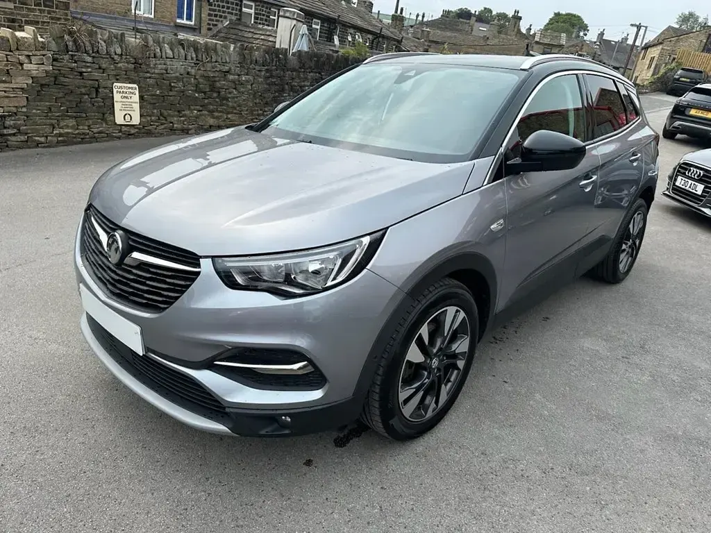 Used Vauxhall Grandland X Sport 130 HP (95 kW) 2018 Grey SUV