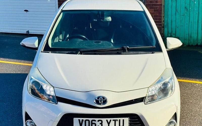 Used Toyota Yaris Hybrid 101 HP (74 kW) 2013 Hatchback