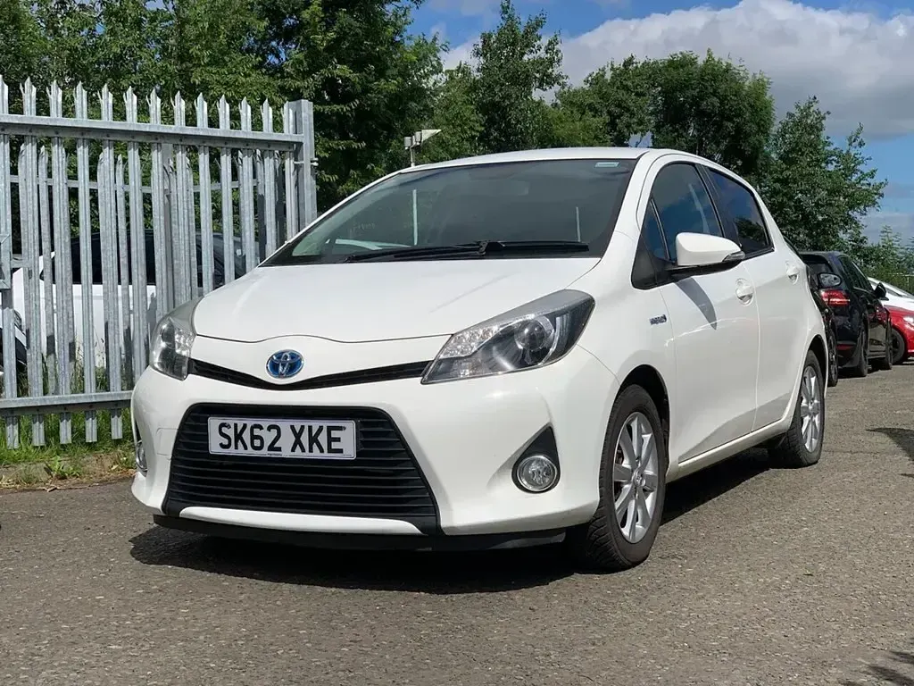 Used Toyota Yaris T4 75 HP (55 kW) 2012 White Hatchback