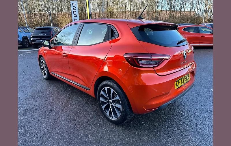 Used Renault Clio V Evolution 90 HP (66 kW) 2023 Orange  Hatchback