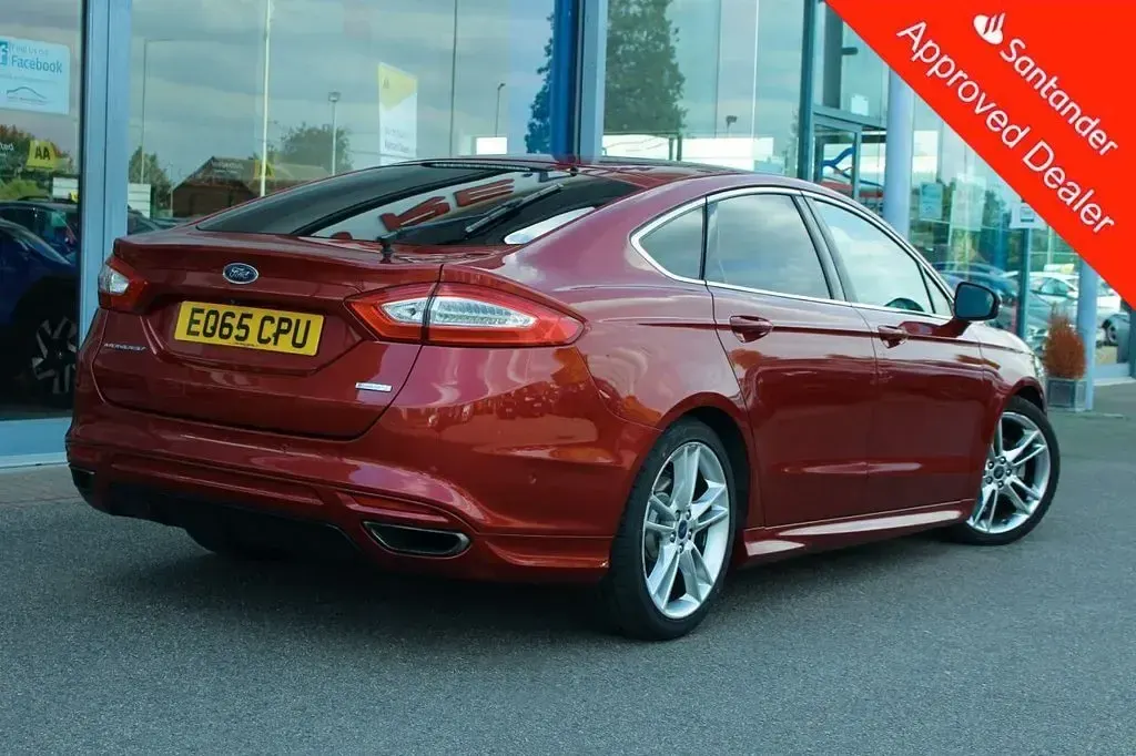 Used Ford Mondeo Titanium 240 HP (176 kW) 2015 Red Hatchback