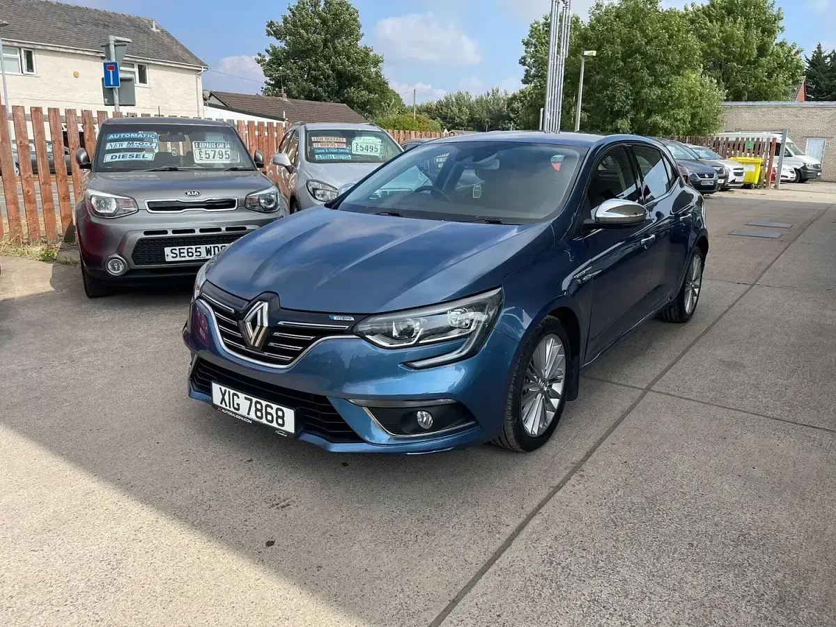 Used Renault Mégane IV Dynamique 128 HP (94 kW) 2017 Blue Hatchback