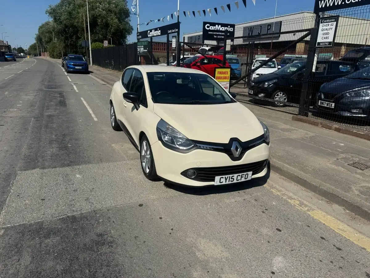 Used Renault Clio Dynamique 90 HP (66 kW) 2015 Cream Hatchback