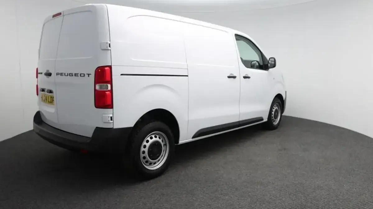 Used Peugeot Expert 118 HP (86 kW) 2024 White Van