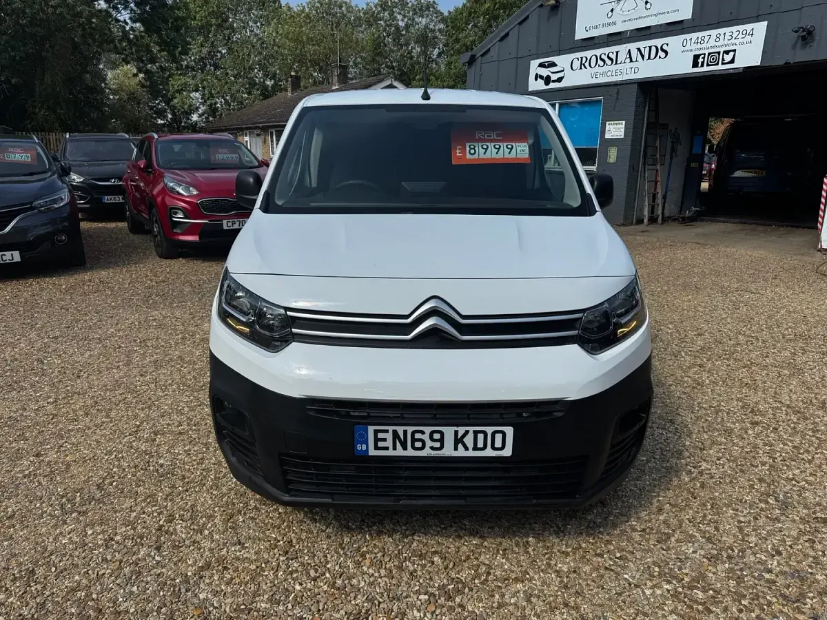 Used Citroën Berlingo 100 HP (73 kW) 2020 White MPV