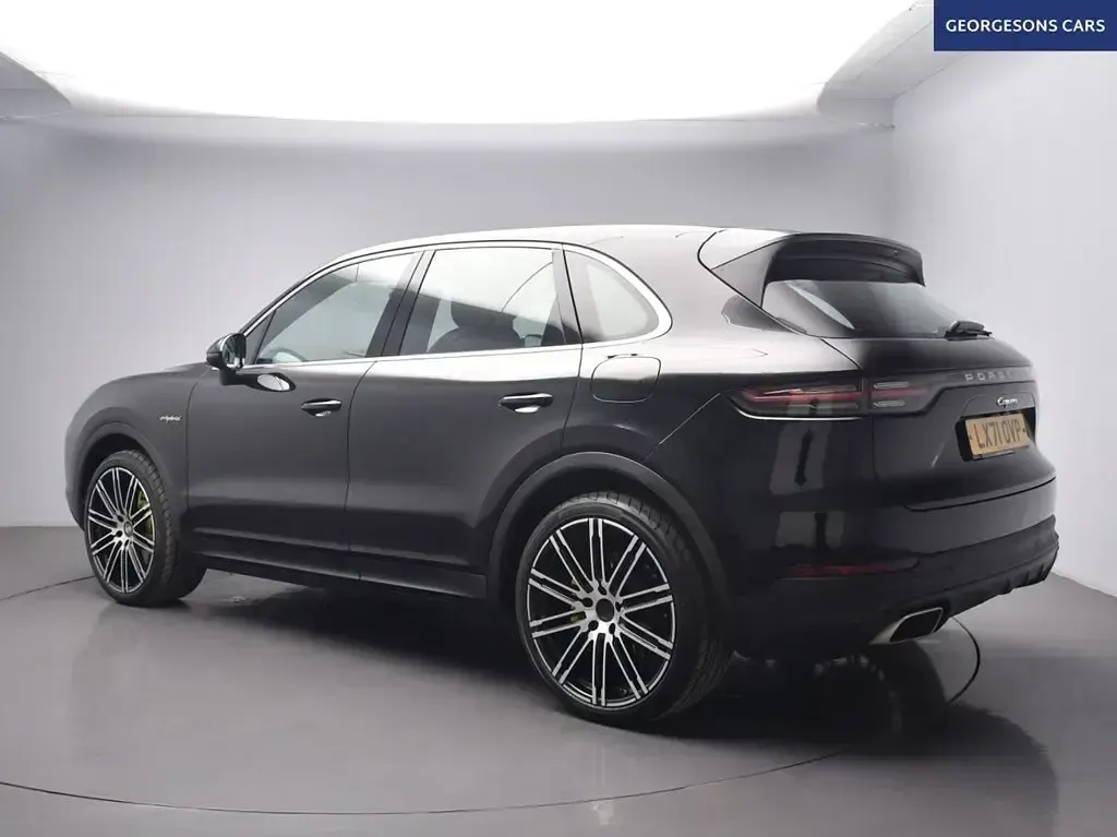 Begagnad Porsche Cayenne 134 HK (98 kW) 2021 Svart SUV