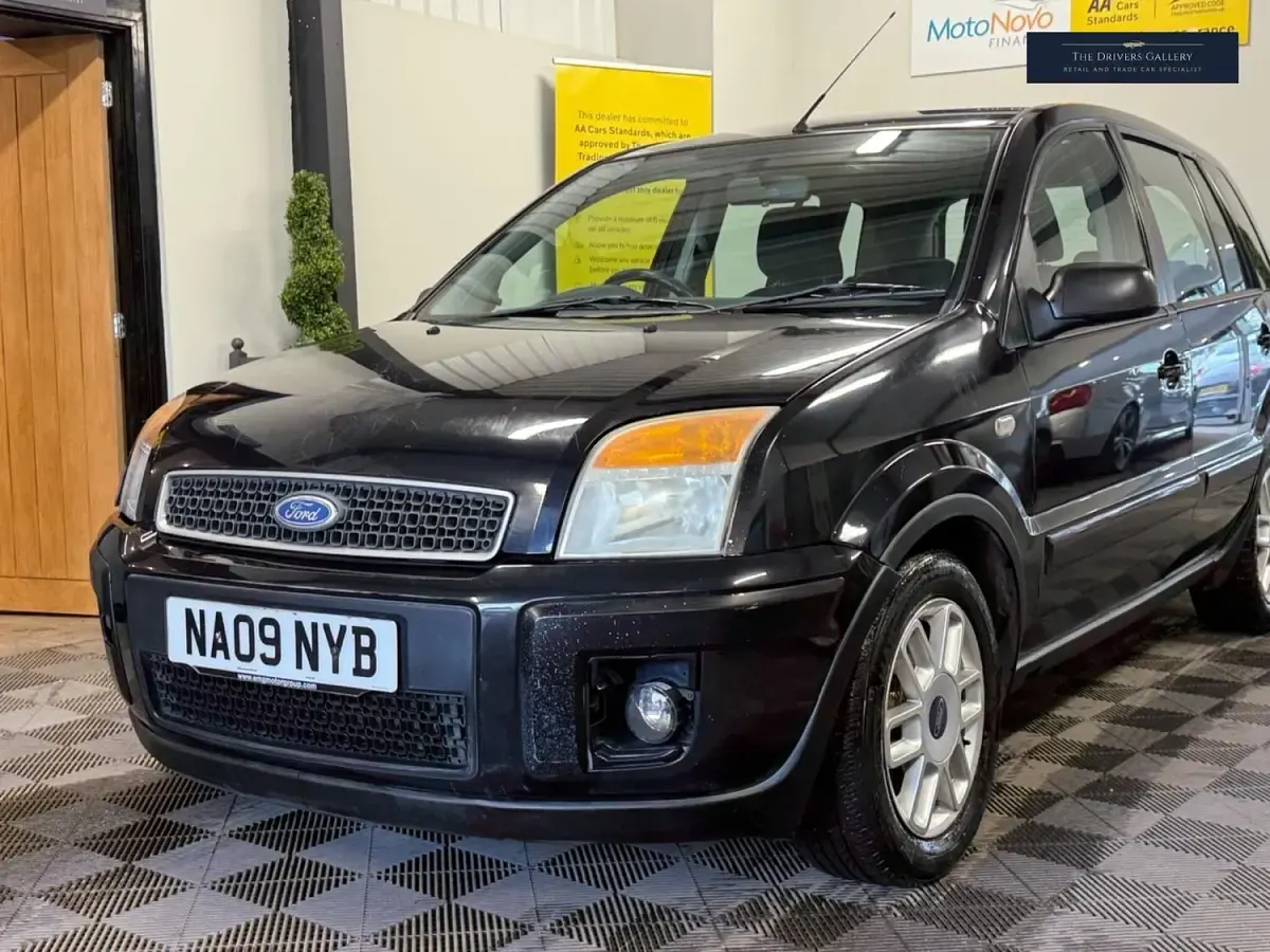 Used Ford Fusion Zetec 90 HP (66 kW) 2009 Black Hatchback